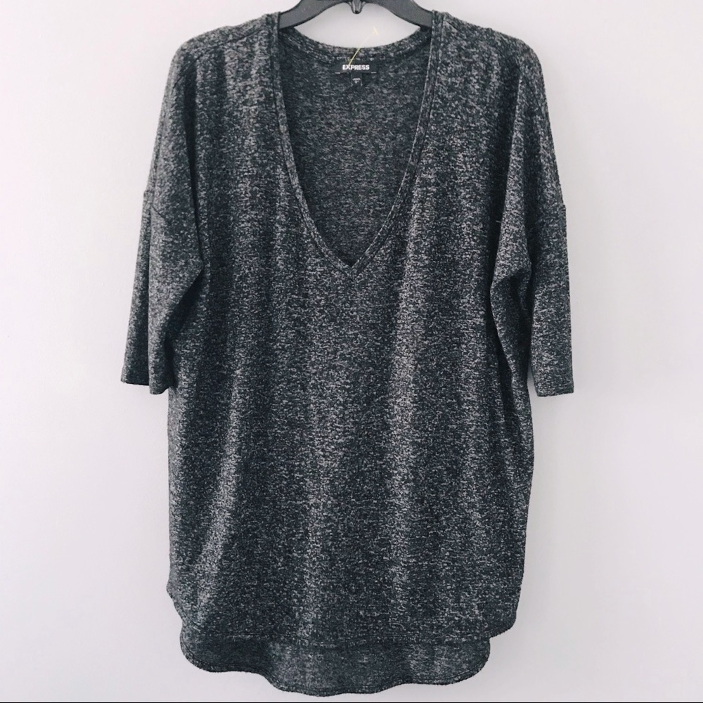 Express deep V neck third quarter sleeve top